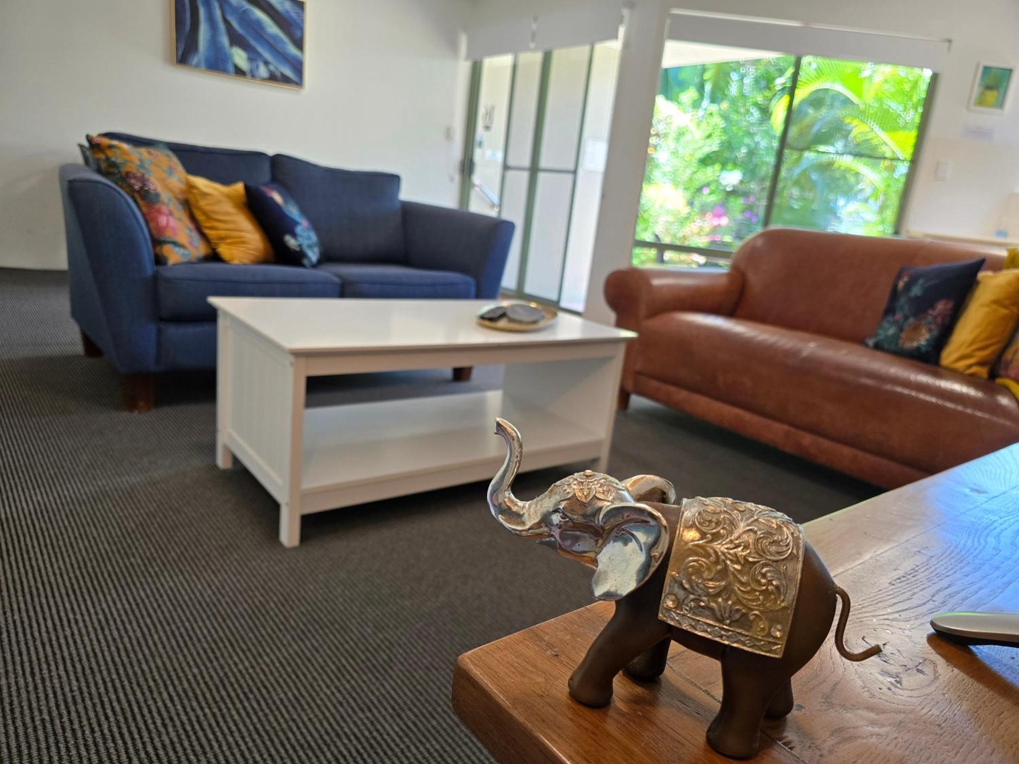 Noosa River Retreat Holiday Apartments Нусавиль Экстерьер фото